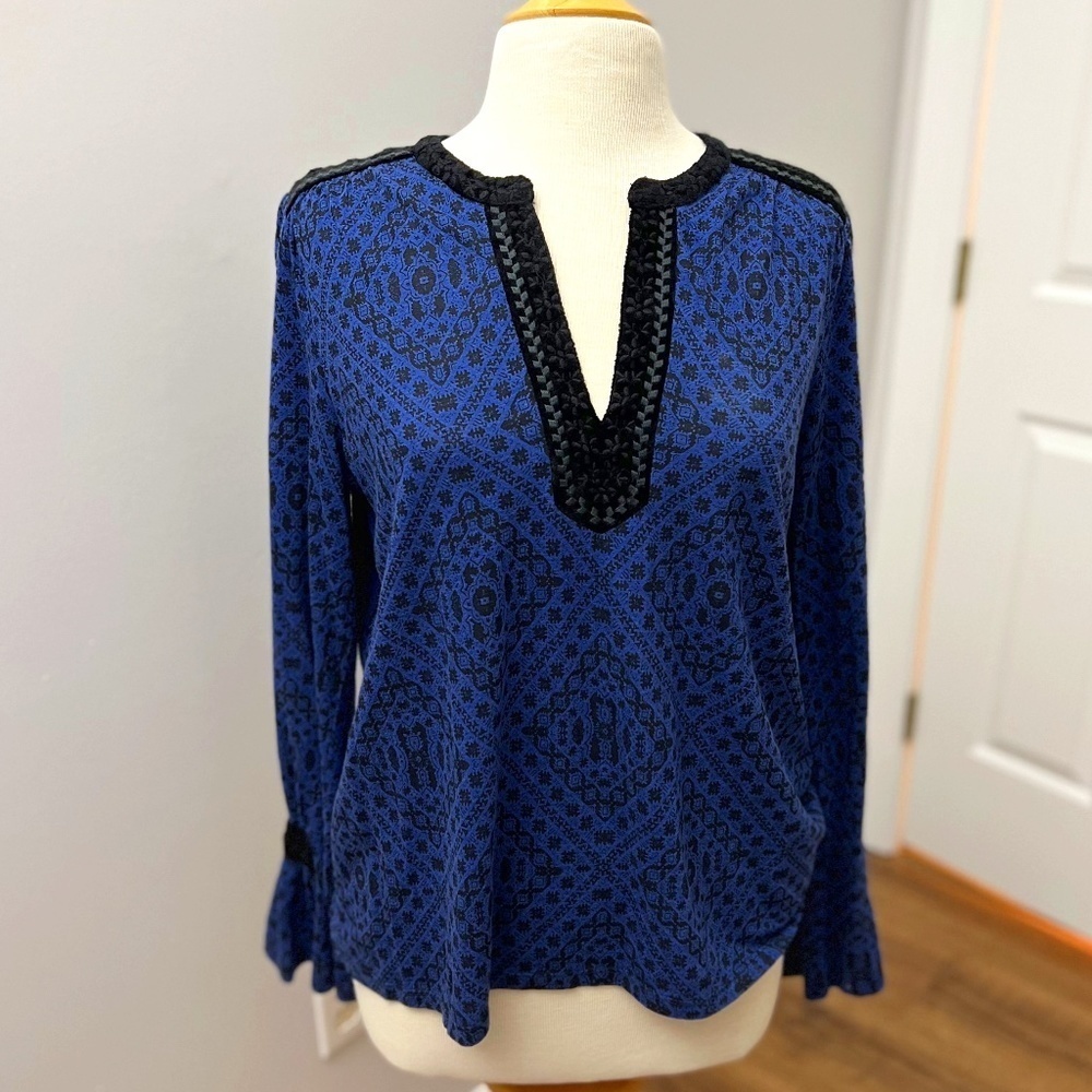 Lucky Brand Blue and Black Patterned V-Neck Long Sleeve Top